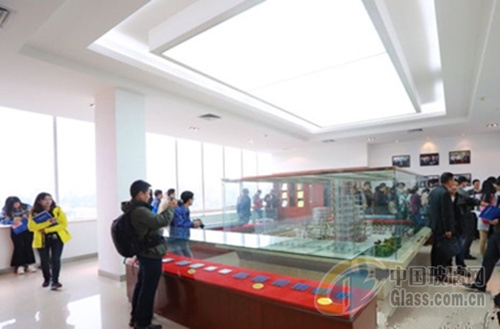 EyMN-fxkhckf7816973.jpg EyMN-fxkhckf7816973.jpg